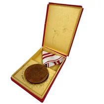 Osztrák Háborús Emlékérem Tokjában - Österreichischen Weltkriegs Erinnerungsmedaille 1914-1918 Mit Etui