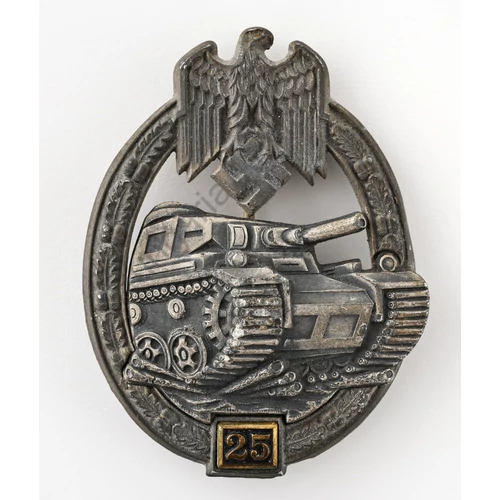 Német Második Világháborús Páncélos Harcjelvény Ezüst Fokozata 25-ös Bevetési Számmal - Panzerkampfabzeichen in Silber Mit Einsatzzahl "25" - "Gustav Brehmer"